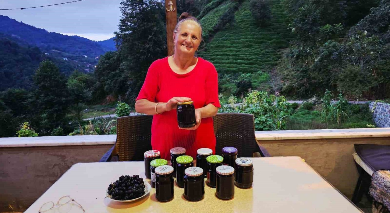 Artvinde asırlık gelenek sürüyor: Kadınlar kışa üzüm pekmeziyle hazırlanıyor