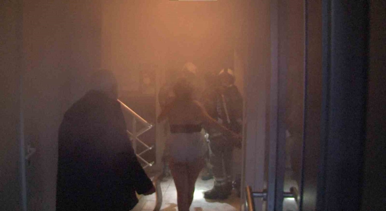 Ataşehirde yangın paniği: Hayvanlarını kurtarmak için alevlerin arasına girdi