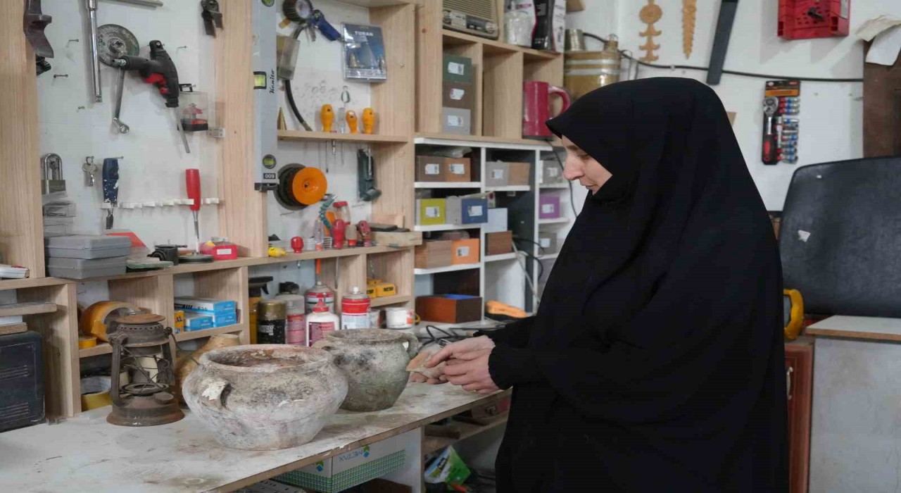 Atık ve kullanılmayan eski eşyalar marangoz kadının elinde yeniden hayat buluyor