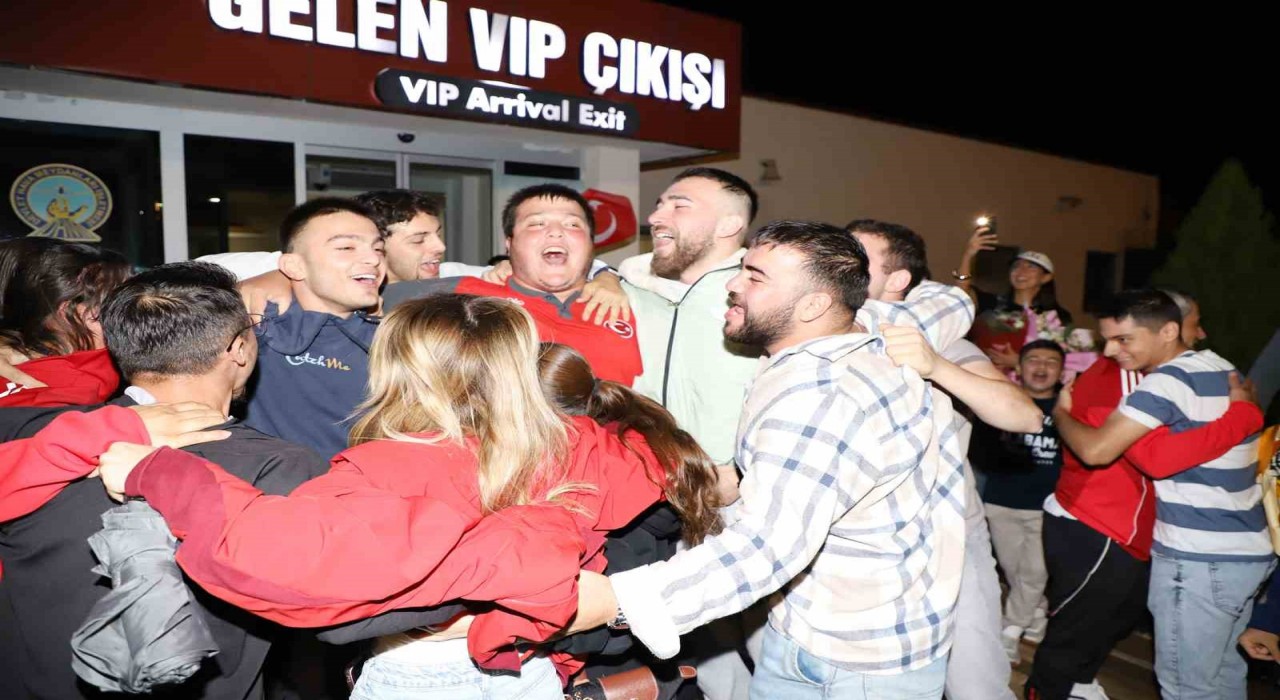 Avrupa şampiyonu judocuya Samsunda coşkulu karşılama