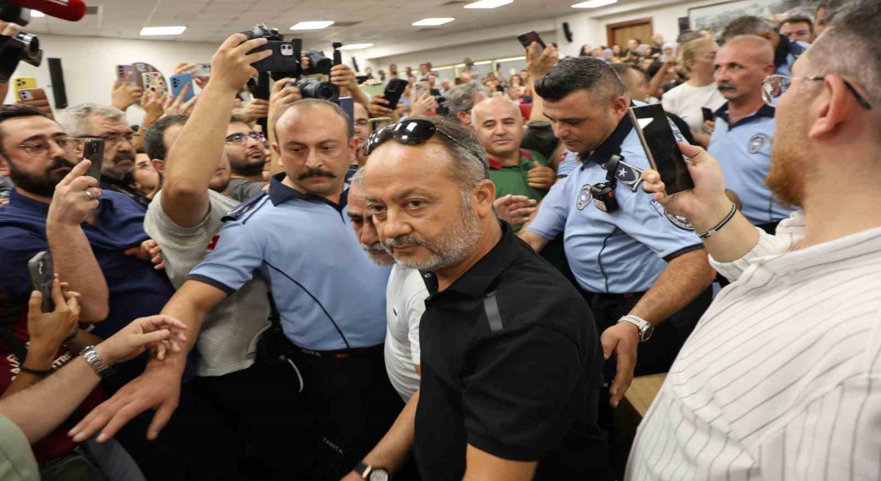 Aydın Büyükşehir Belediye Meclisinde gergin anlar