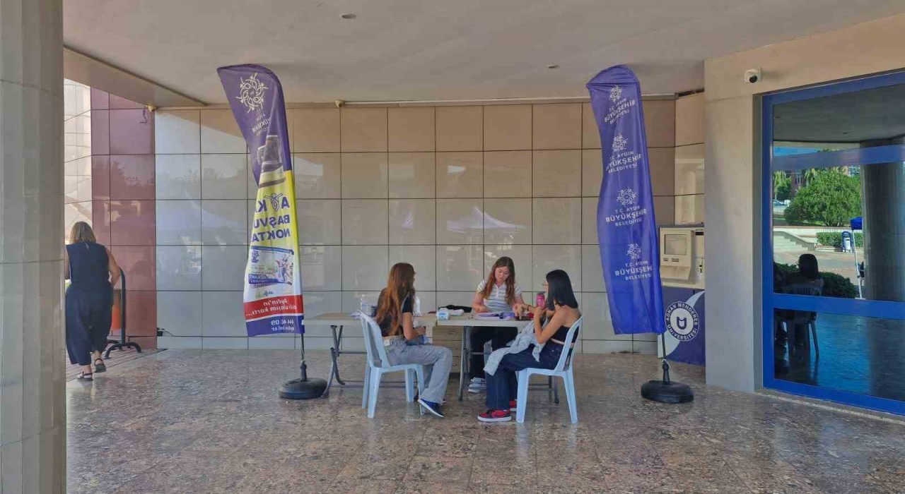 Aydın Büyükşehir Belediyesinden üniversite öğrencilerine Aykart hizmeti