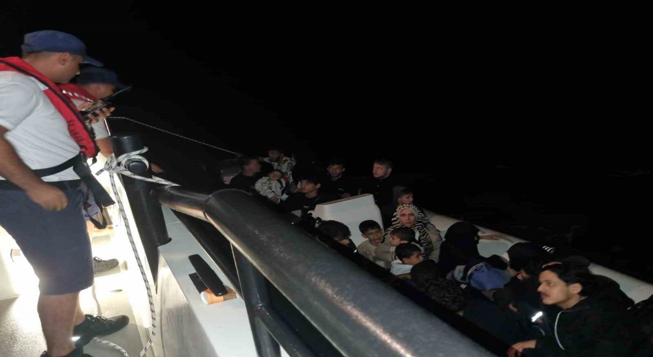 Aydında 17 düzensiz göçmen kurtarıldı