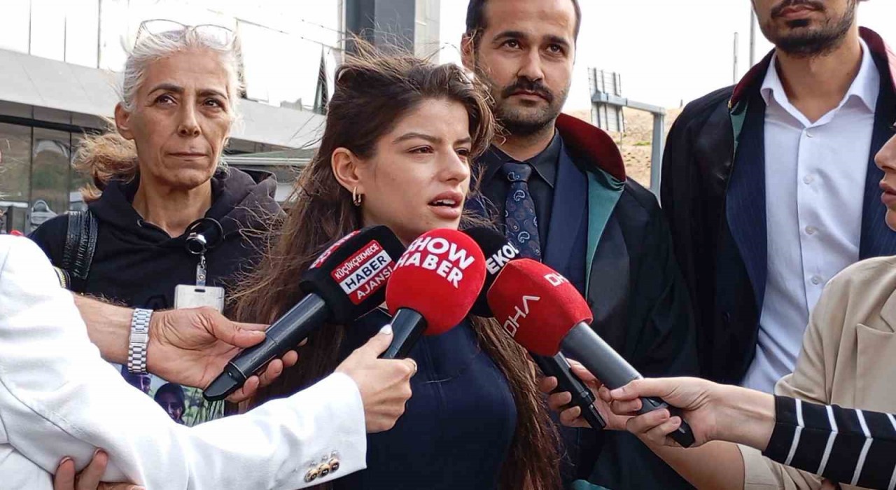 Ayşe Tokyazın katil zanlısına bilgi verdiği iddia edilen iki polis hakim karşısında