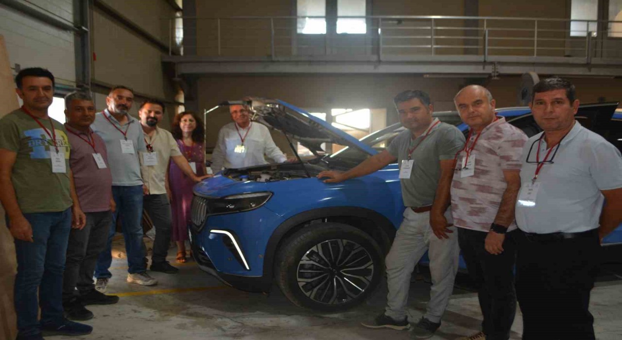 Ayvalıkta Öğretmenlere Hibrit ve Elektrikli Araç Teknolojileri Eğitimi