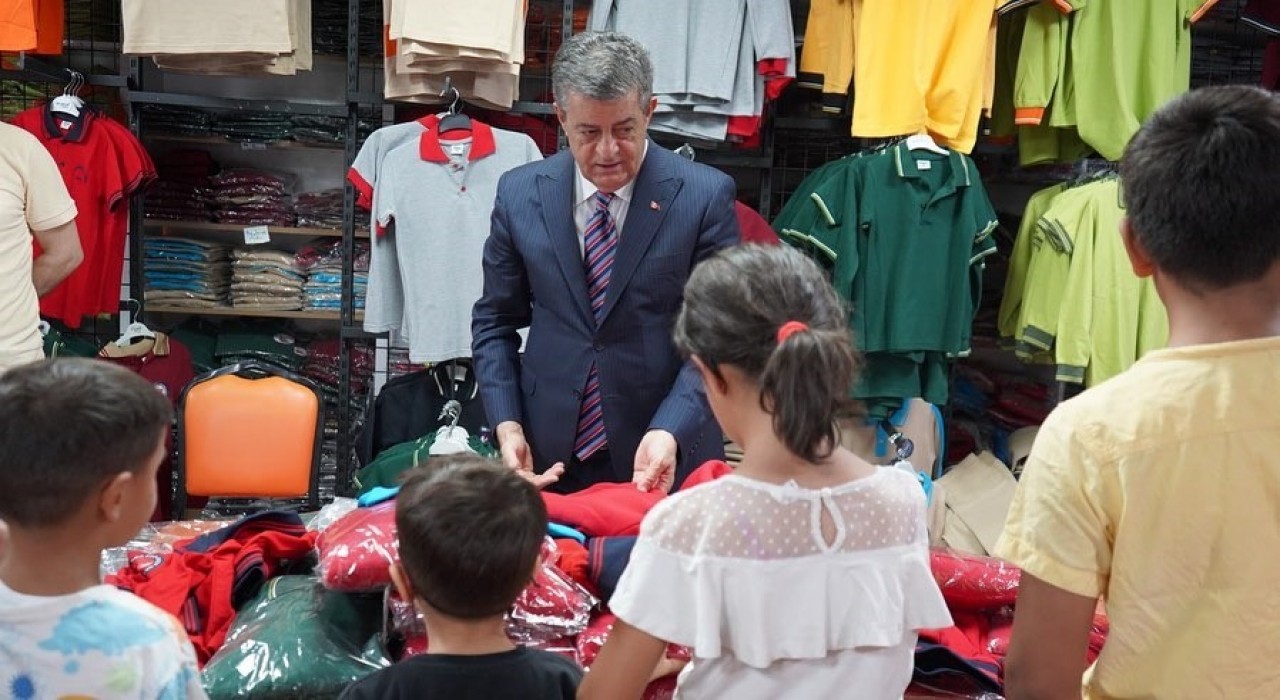 AZİMER Vakfından 500 çocuğa eğitim yardımı