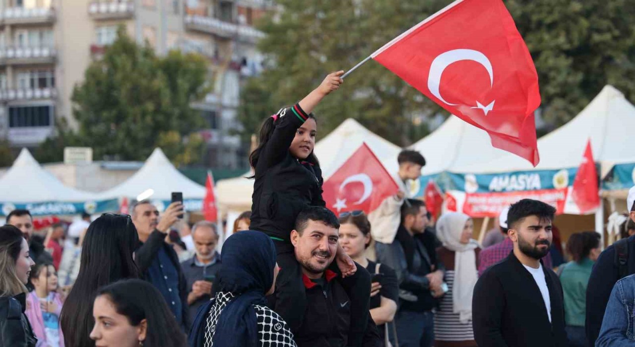 Bakan Bolattan esnafa müjde: 100 milyon lira kredi pazartesi gönderilecek