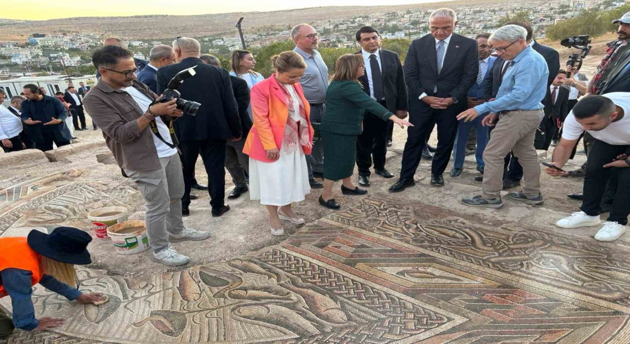 Bakan Ersoy, Dülük Antik Kentinde müzik dinletisine katıldı