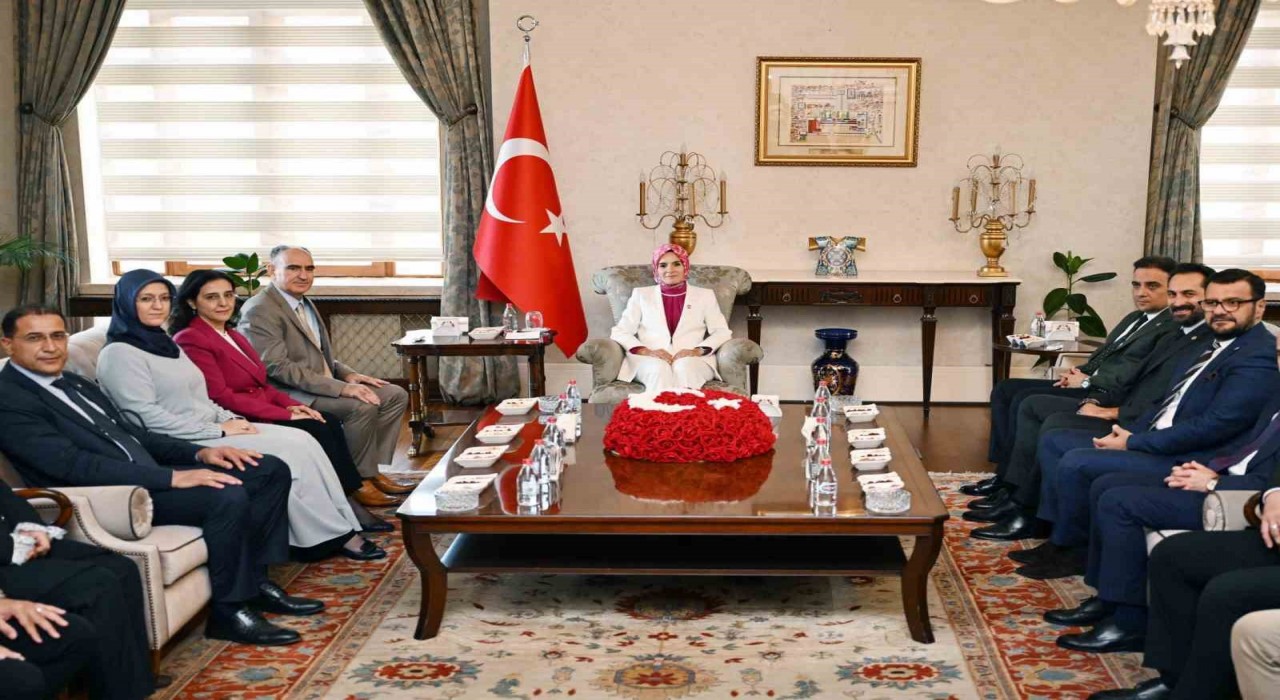 Bakan Göktaştan Manisa Valiliği ve AK Partiye ziyaret