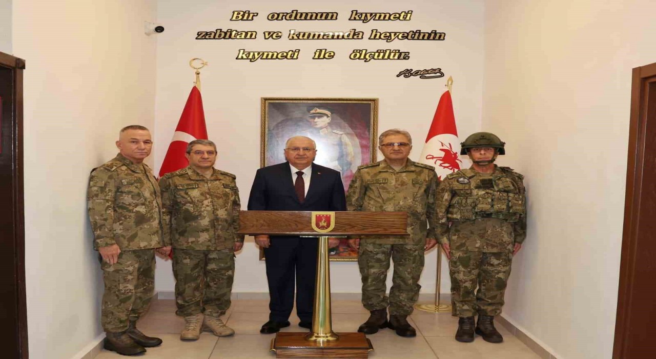 Bakan Güler, Kara Kuvvetleri Komutanlığının Eğitim ve Faaliyet Yılı Açılış Törenine katılmak üzere Konyaya gitti