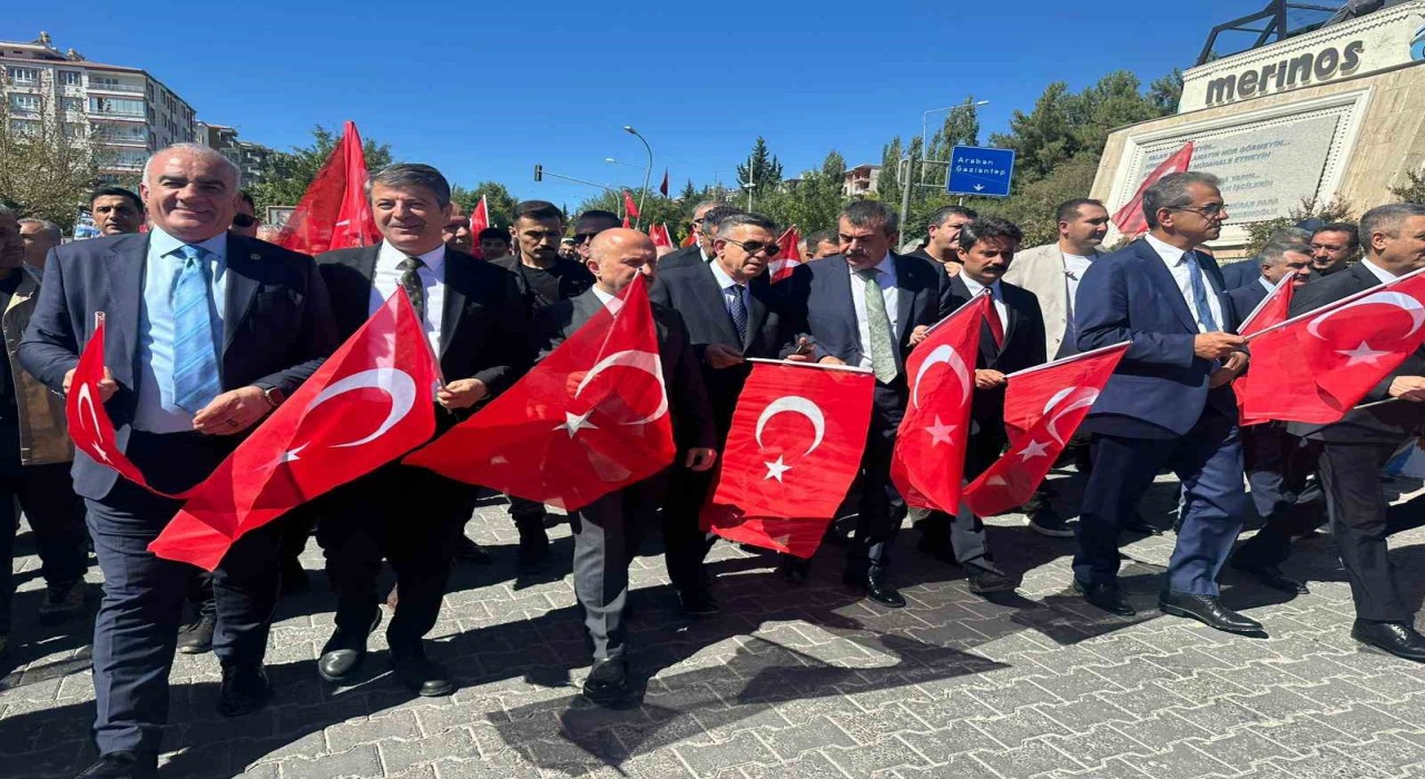 Bakan Tekin, Besni Eğitim Bayramına katıldı