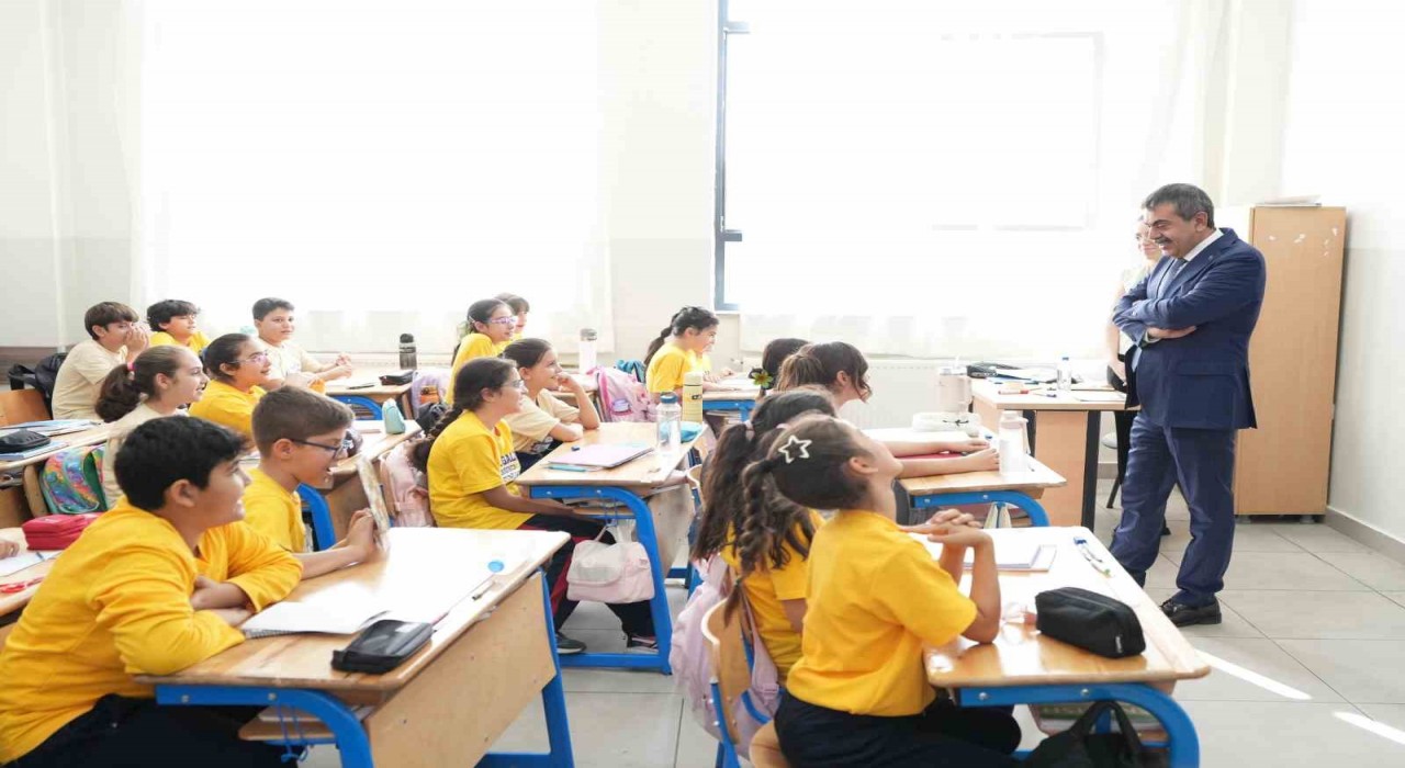 Bakan Tekinden Gaziantepte sürpriz okul ziyareti