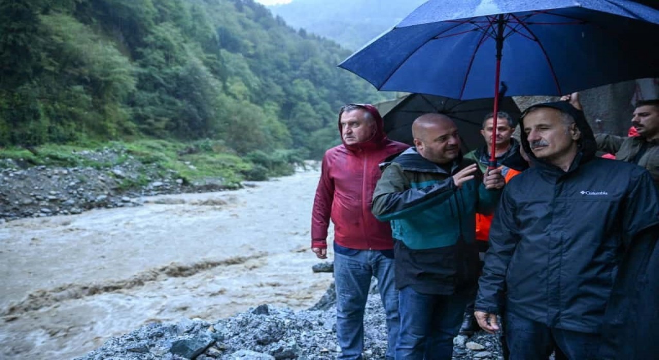 Bakan Uraloğlu, Çamlıhemşin Hala Tünelinde incelemelerde bulundu