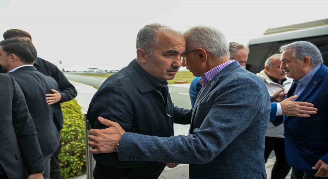 Bakan Uraloğlu: Hayatı en kısa sürede normale döndürmek için tüm ekiplerimiz gece gündüz çalışıyor