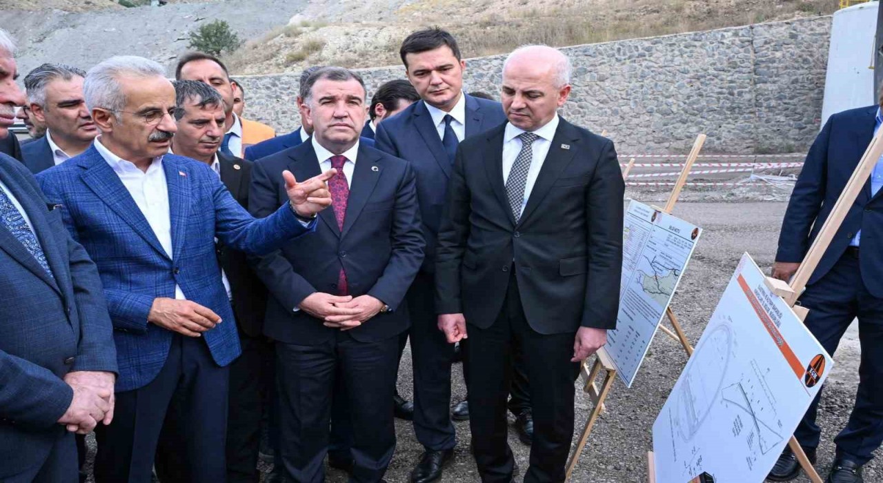 Bakan Uraloğlu, Kop Tünelindeki çalışmaları yerinde inceledi
