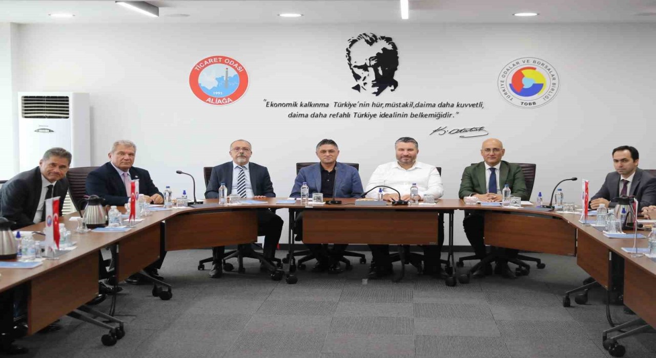 Bakan Yardımcısı Oruç Baba İnan, Aliağada yatırımcılarla bir araya geldi