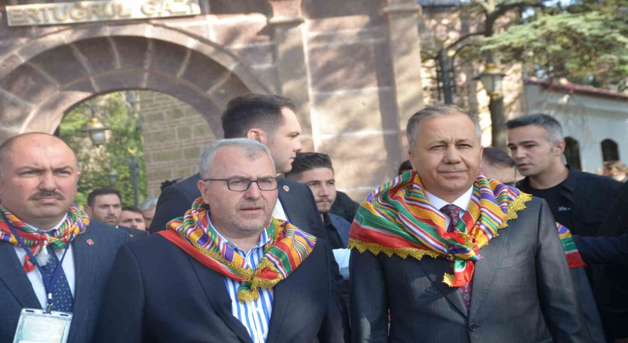 Bakan Yerlikaya, Ertuğrulgazi Türbesinde dua etti