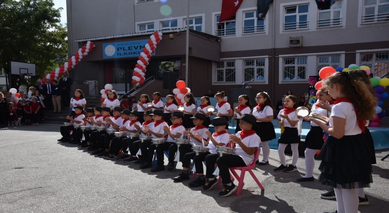 Balıkesirde okullarda ders zili çaldı