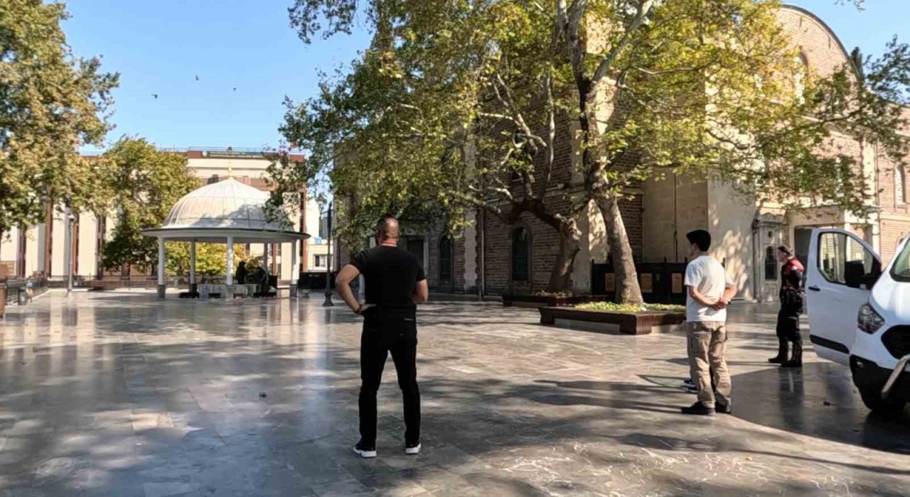 Balıkesirde tarihi camide şüpheli çanta paniği