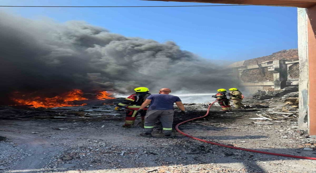 Bandırmada Depo Yangını