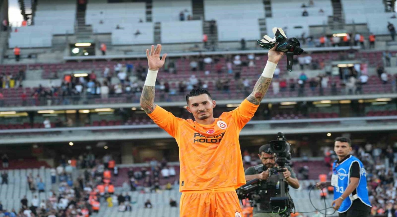 Barış Alper, Singo ve Uğurcan Çakır, taraftarlara 3lü çektirdi