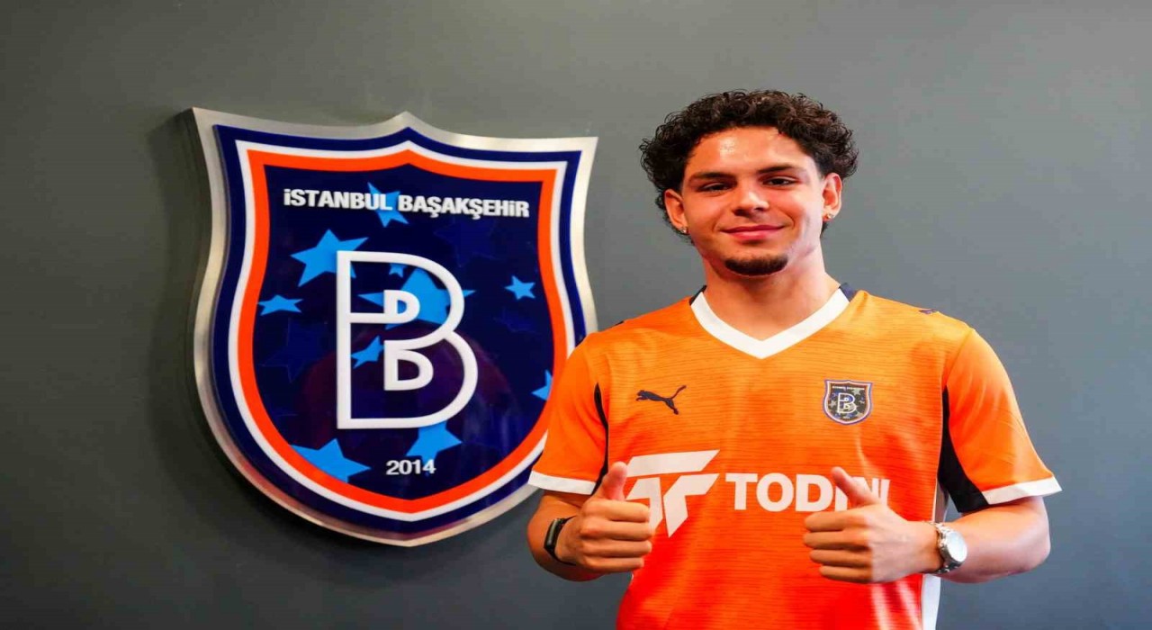 Başakşehir, Tuğra Turhanı kadrosuna kattı