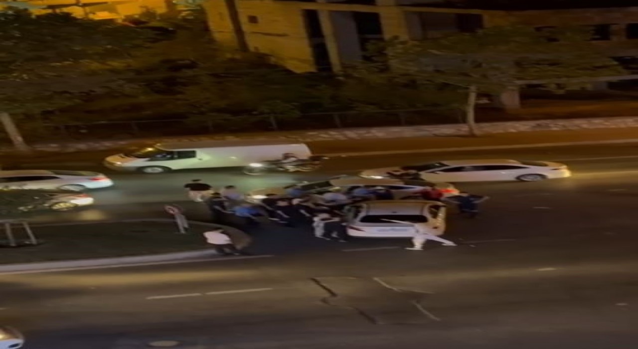 Başakşehirde yol verme kavgası: Biri kaçtı, diğeri kovaladı