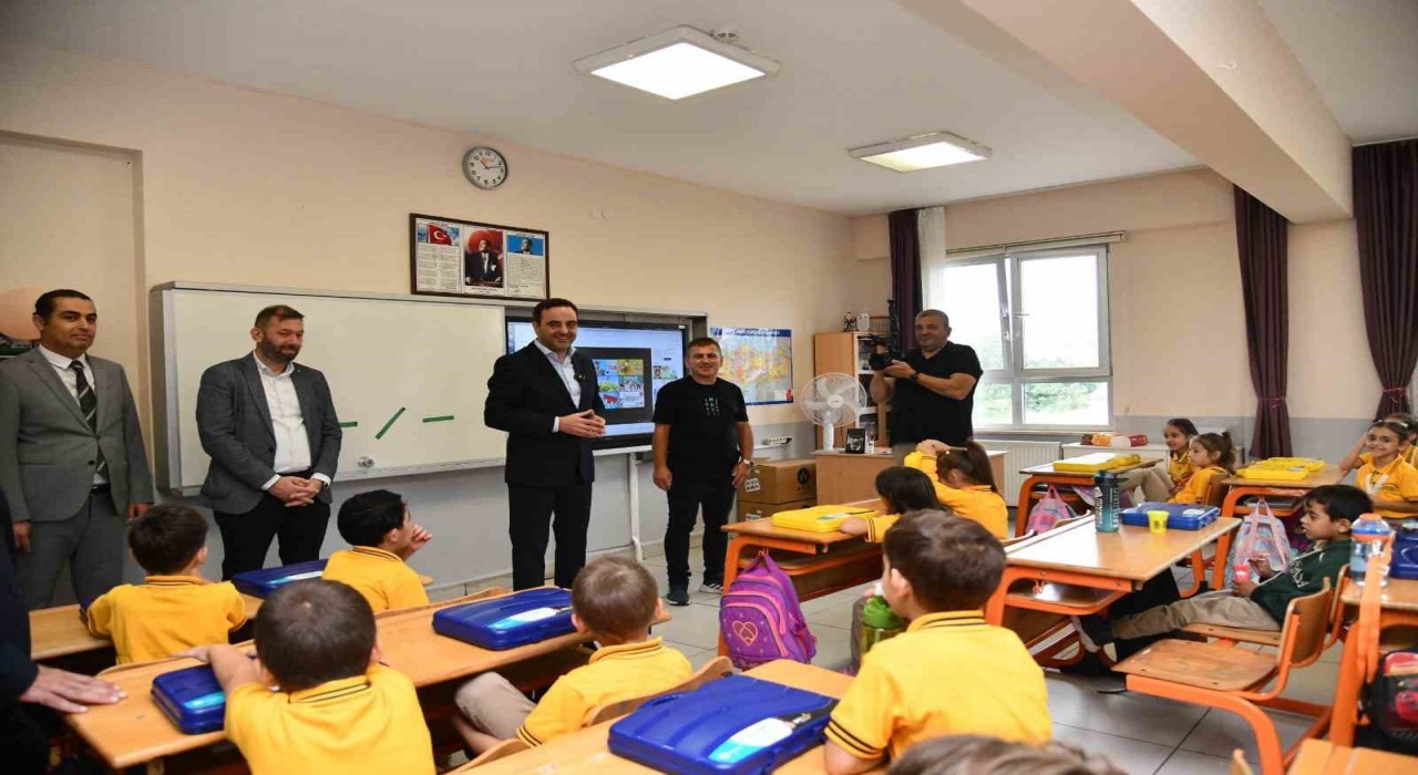 Başiskelede 2 bin 124 birinci sınıf öğrencisine kırtasiye desteği