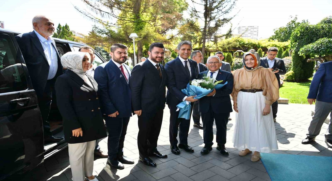 Başkan Büyükkılıç, AK Parti Genel Başkan Yardımcısı Demiri ağırladı