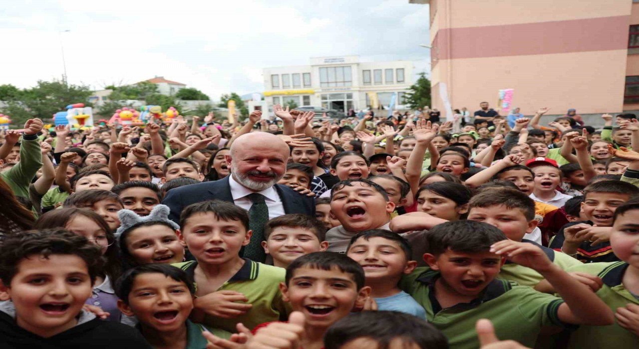 Başkan Çolakbayrakdar: Evlatlarımızı mutlu etmek için çalışıyoruz