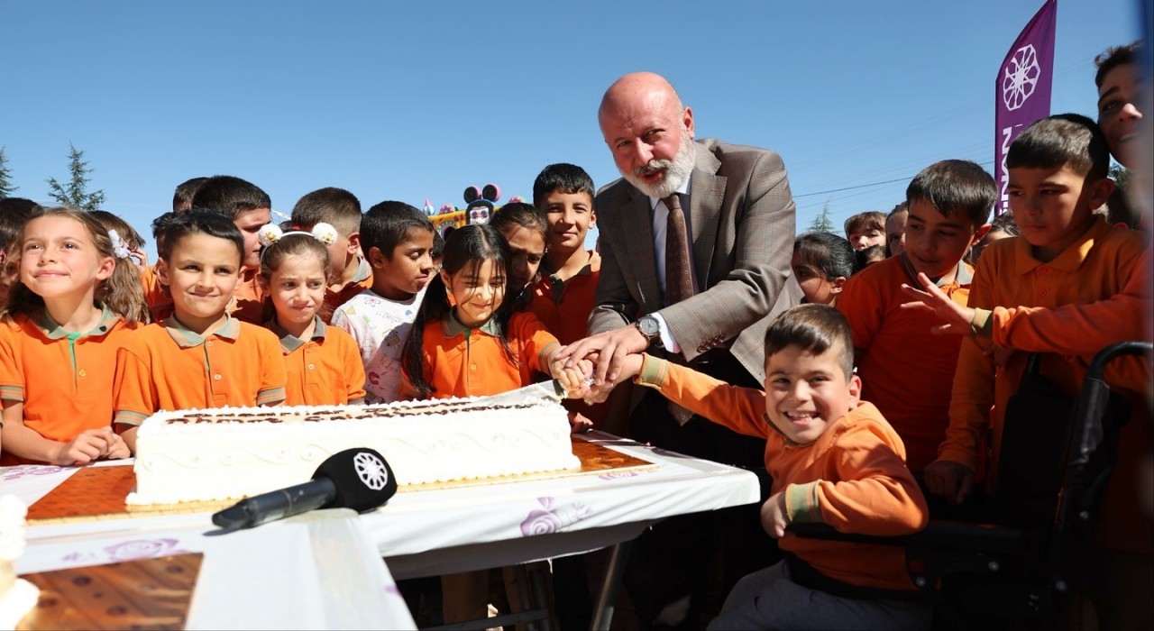Başkan Çolakbayrakdar: Her çocuk bir tebessümle dünyayı güzelleştirir