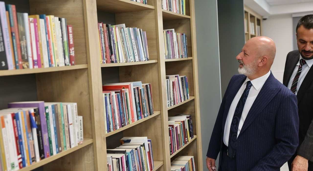 Başkan Çolakbayrakdardan Kayseriye Türkiyenin ‘en görkemli kütüphanesi
