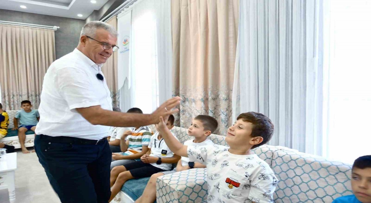 Başkan Elbiden çocuklara hem sürpriz hem gelecek vizyonu