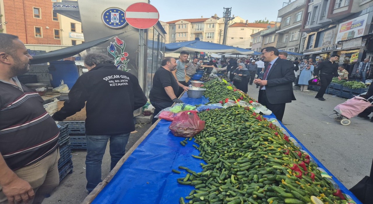 Başkan Eyüp Kahveciden pazar ziyareti