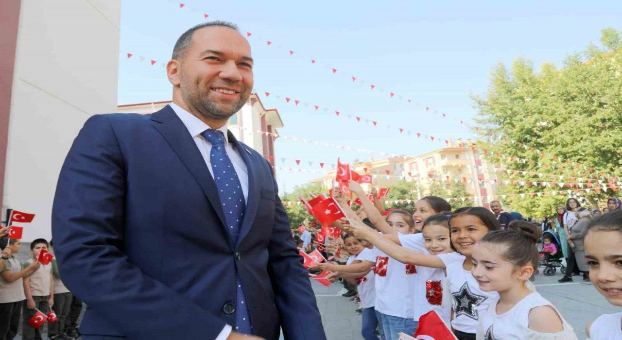 Başkan Özdemir: Eğitim, geleceğimizi aydınlatan en önemli ışıktır