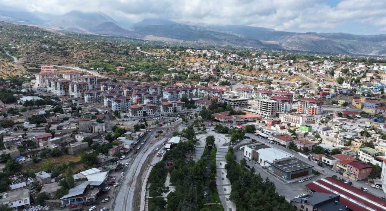 Başkan Özdoğan: Kış gelmeden vatandaşlarımız evlerine yerleşecek