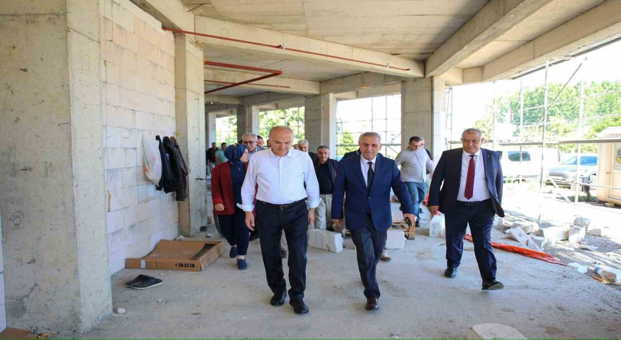 Başkan Özlü, otel yatırımını yerinde inceledi