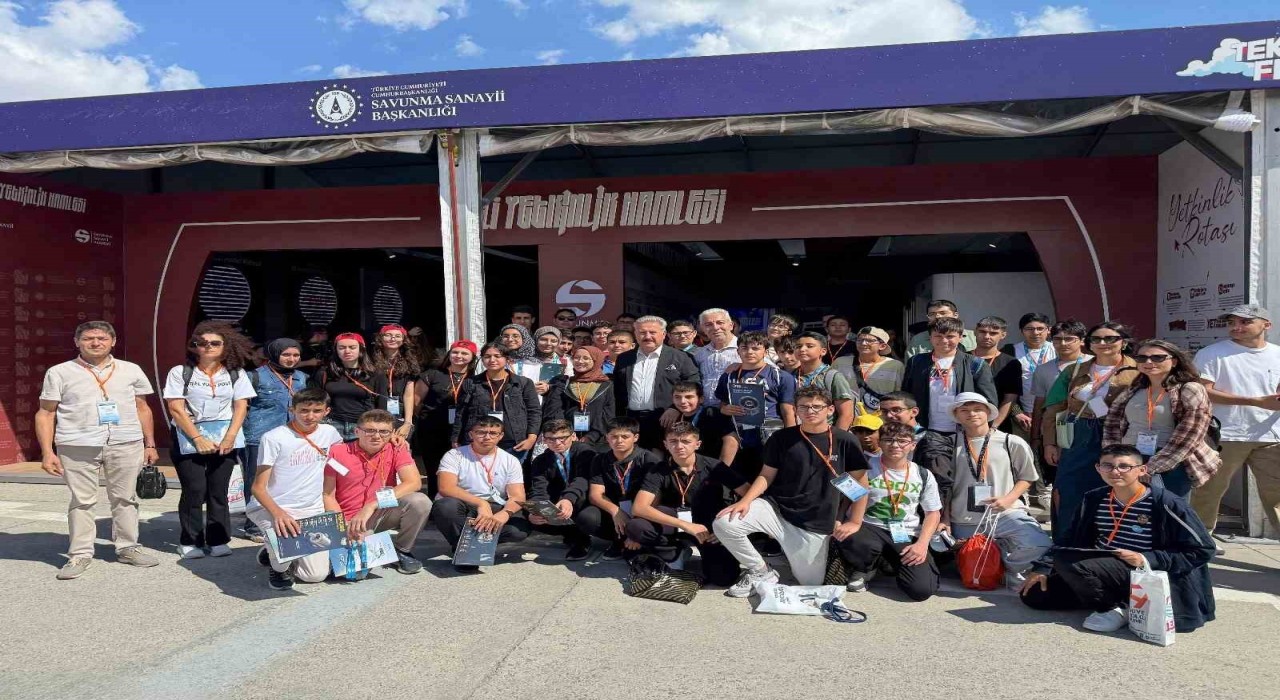 Başkan Palancıoğlu Havacılık Lisesi öğrencileri ile TEKNOFESTİ ziyaret etti