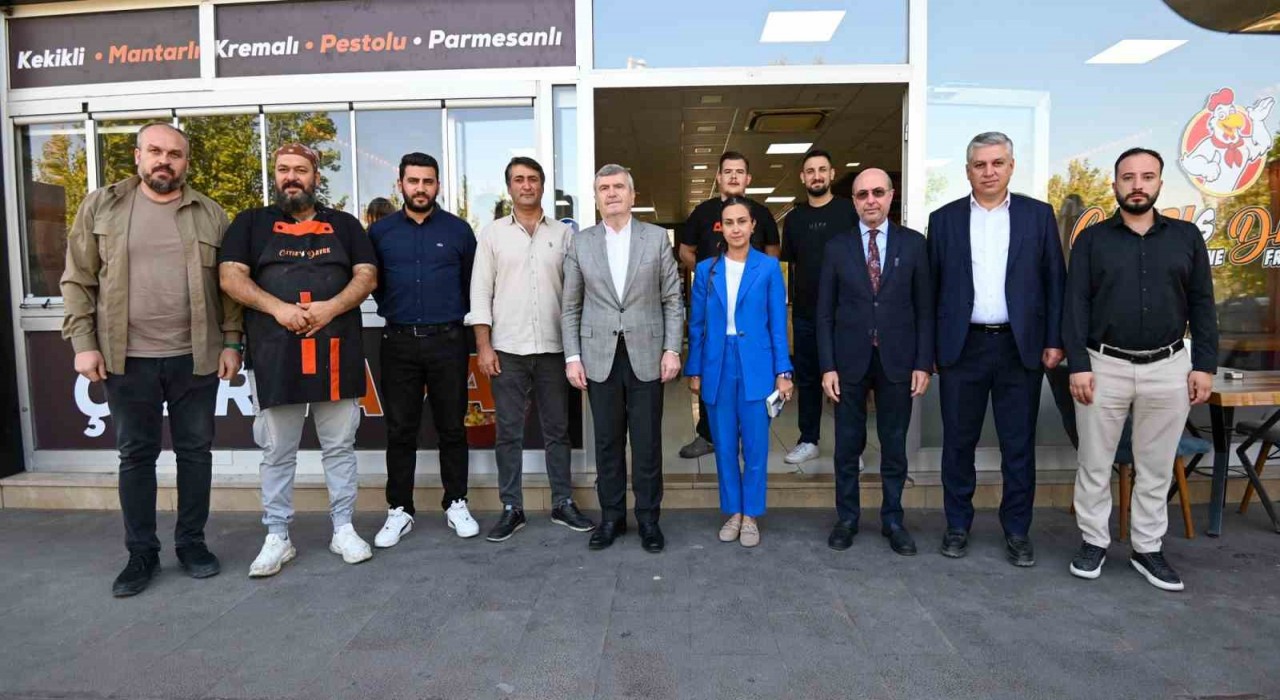 Başkan Pekyatırmacı ve Milletvekili Akyürek Selçukluda esnaf ve saha gezisi gerçekleştirdi