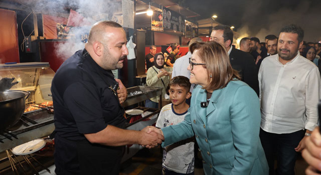 Başkan Şahin Lezzet Sokağı’nda Vatandaşlarla Buluştu