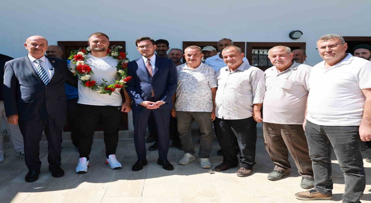 Başpehlivan memleketi Tokatta coşkuyla karşılandı