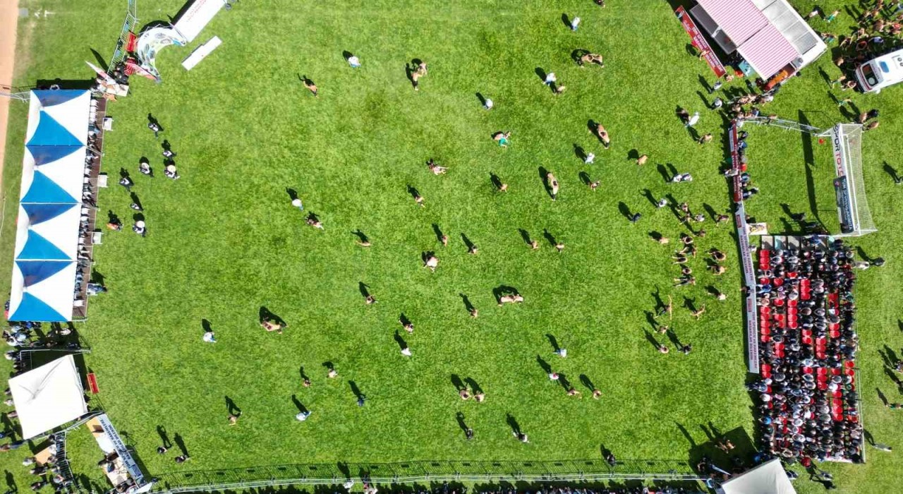 Başpehlivanlar Tokattaki er meydanında kol bağladı