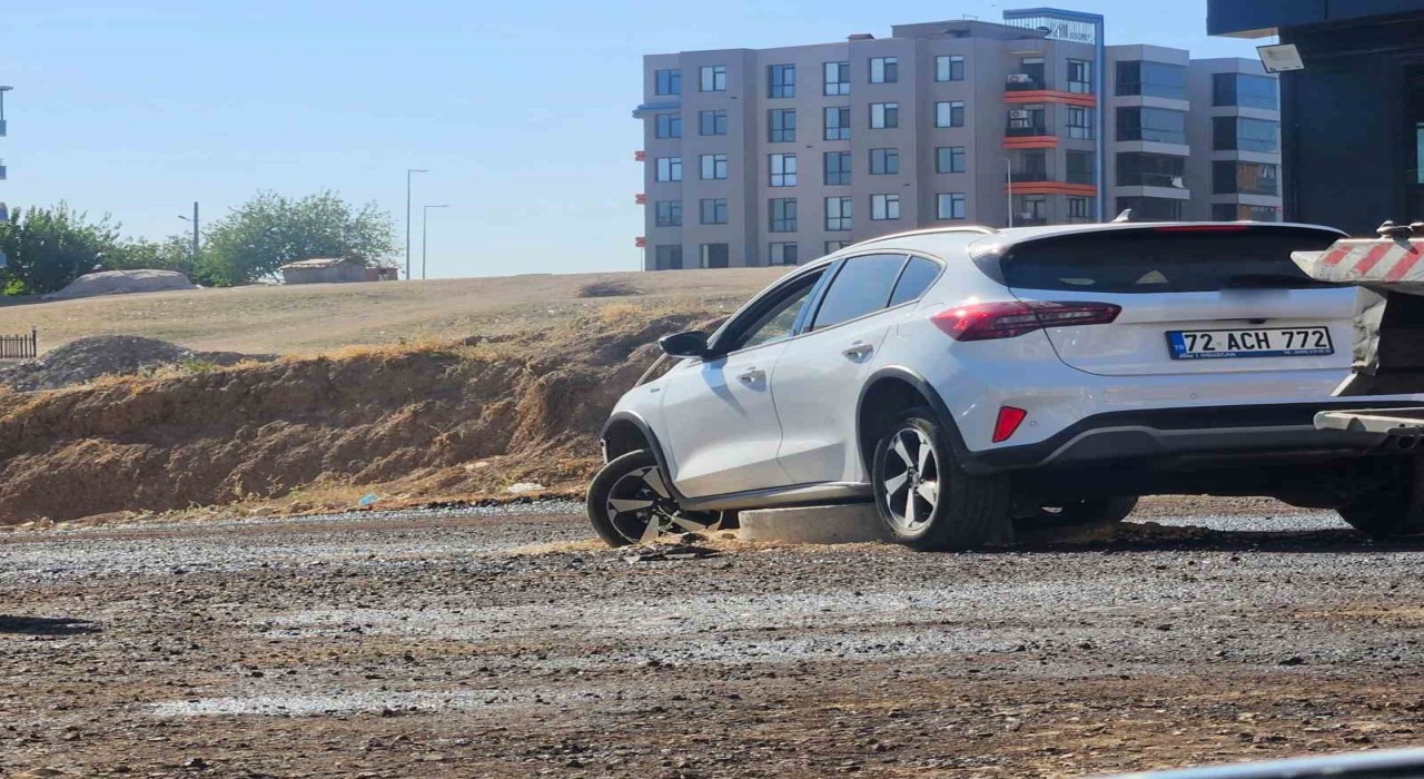 Batmanda otomobil rögara çıktı