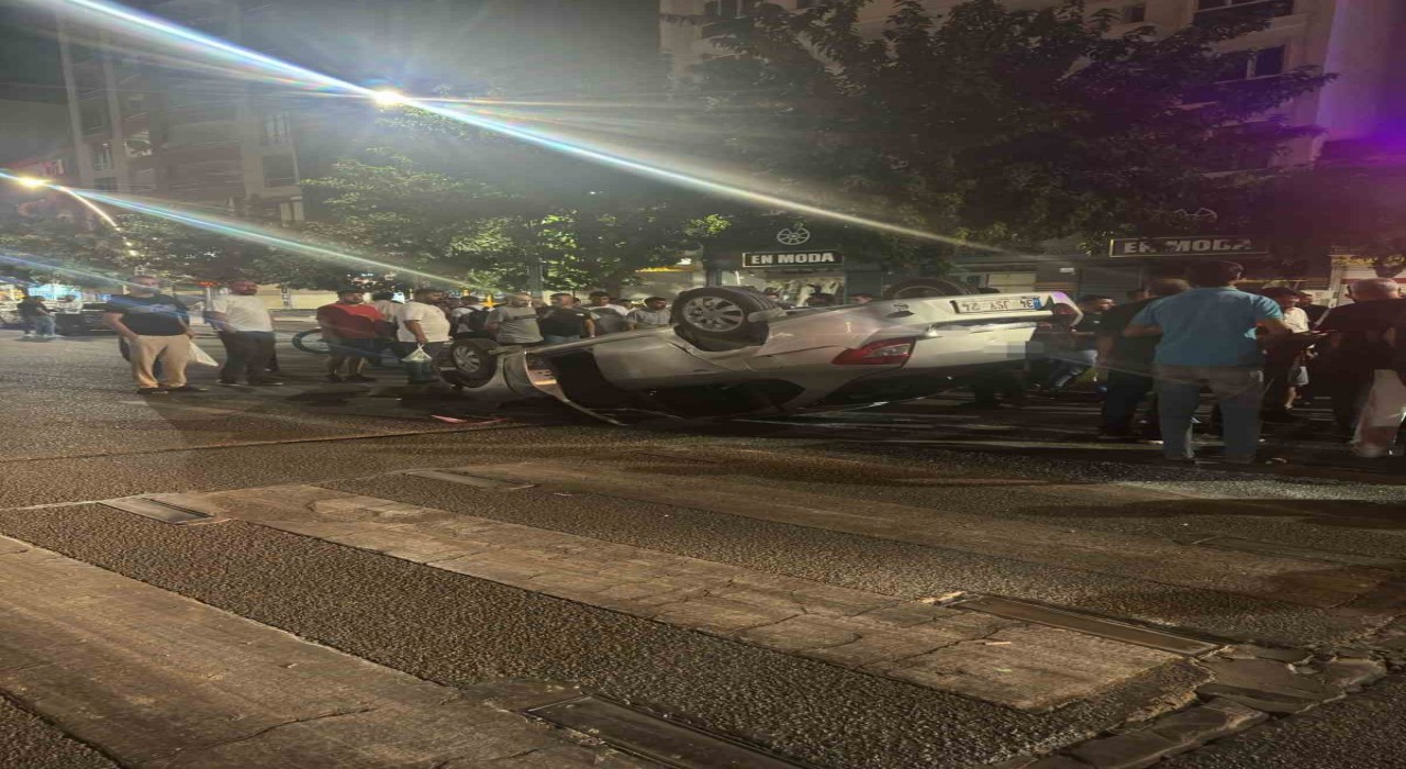 Batmanda otomobil takla attı: 2 yaralı