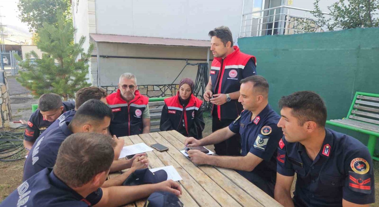 Bayburtta jandarma personeline ‘Mera Kanunu bilgilendirmesi