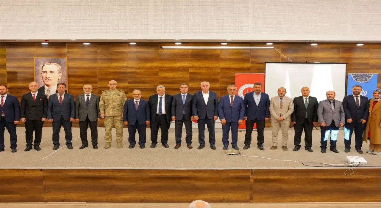 Bayburtta Peygamberimiz ve Aile Ahlakı konulu panel düzenlendi