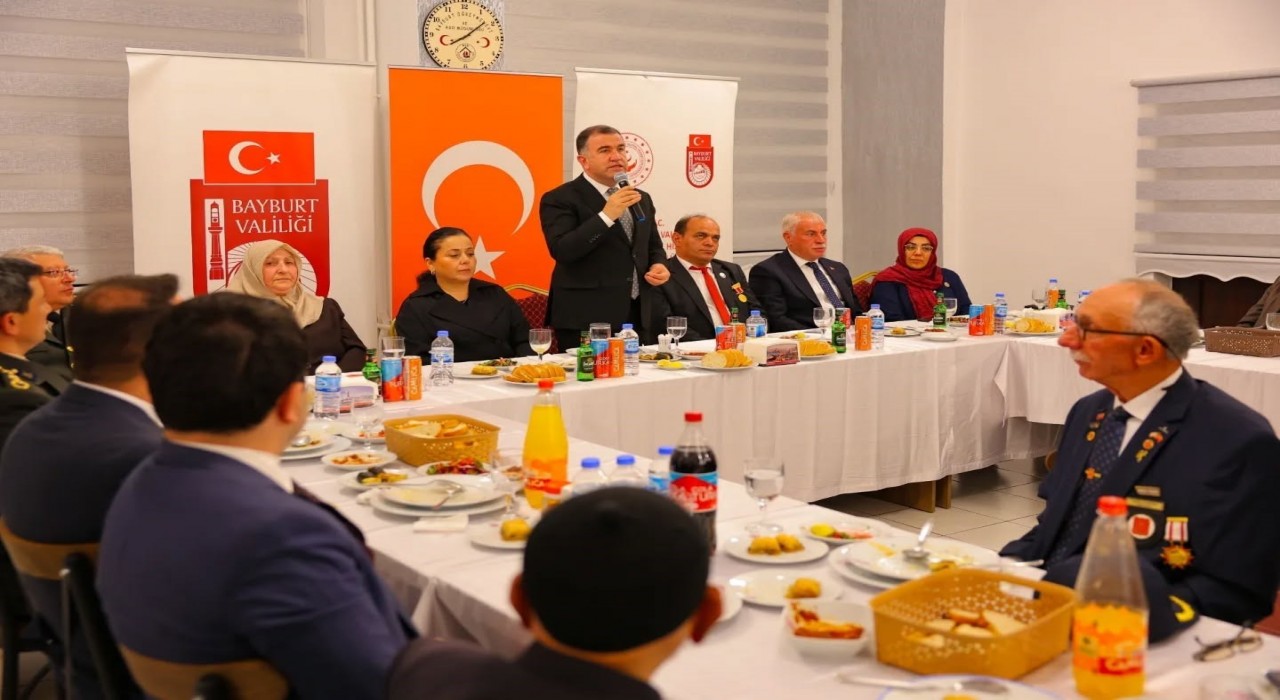 Bayburtta şehit aileleri ve gaziler onuruna yemek verildi