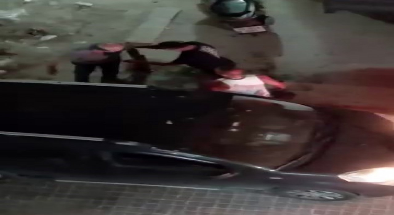 Bayrampaşada 2 sürücü arasında kavga: Birbirlerinin kafasında şişe kırdılar