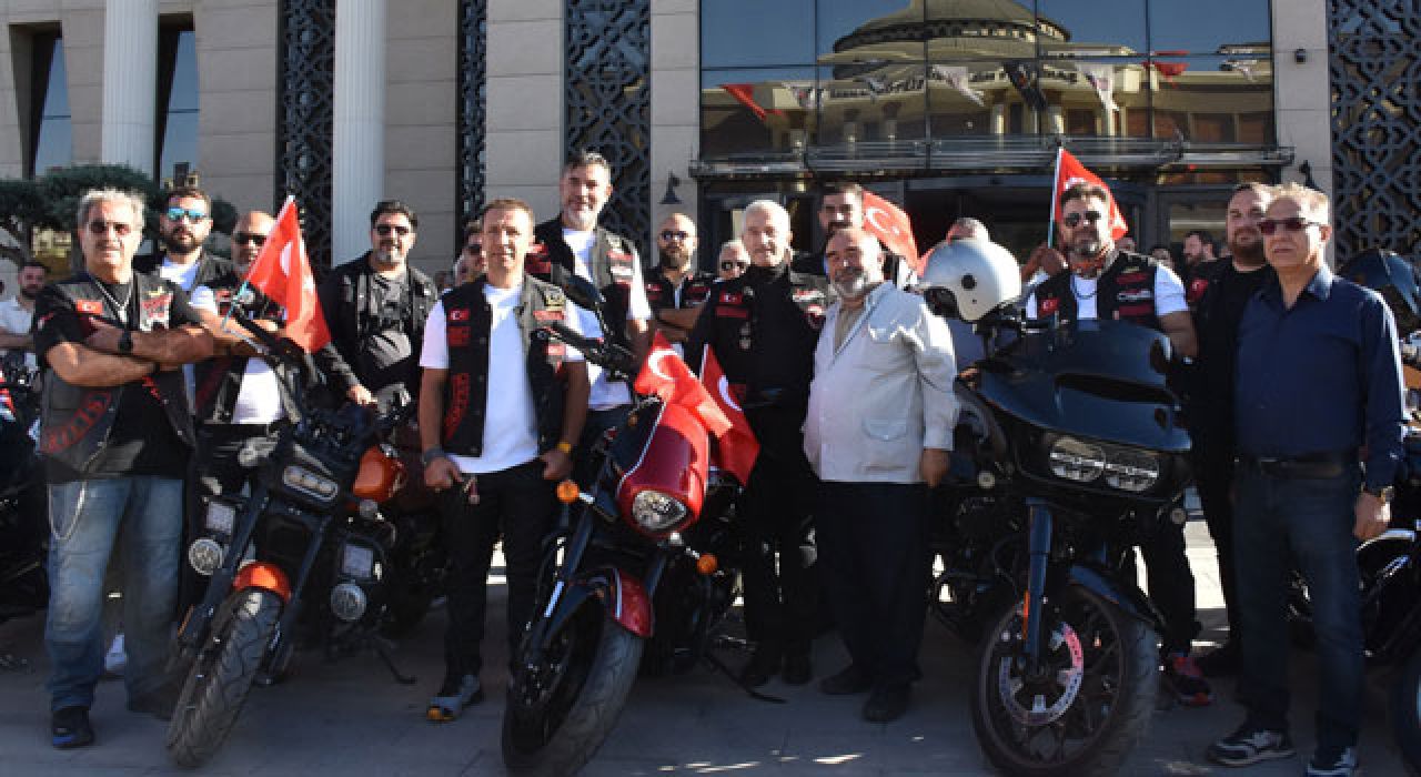 Belediye Başkanı Motosikletle Şehir Turu Attı