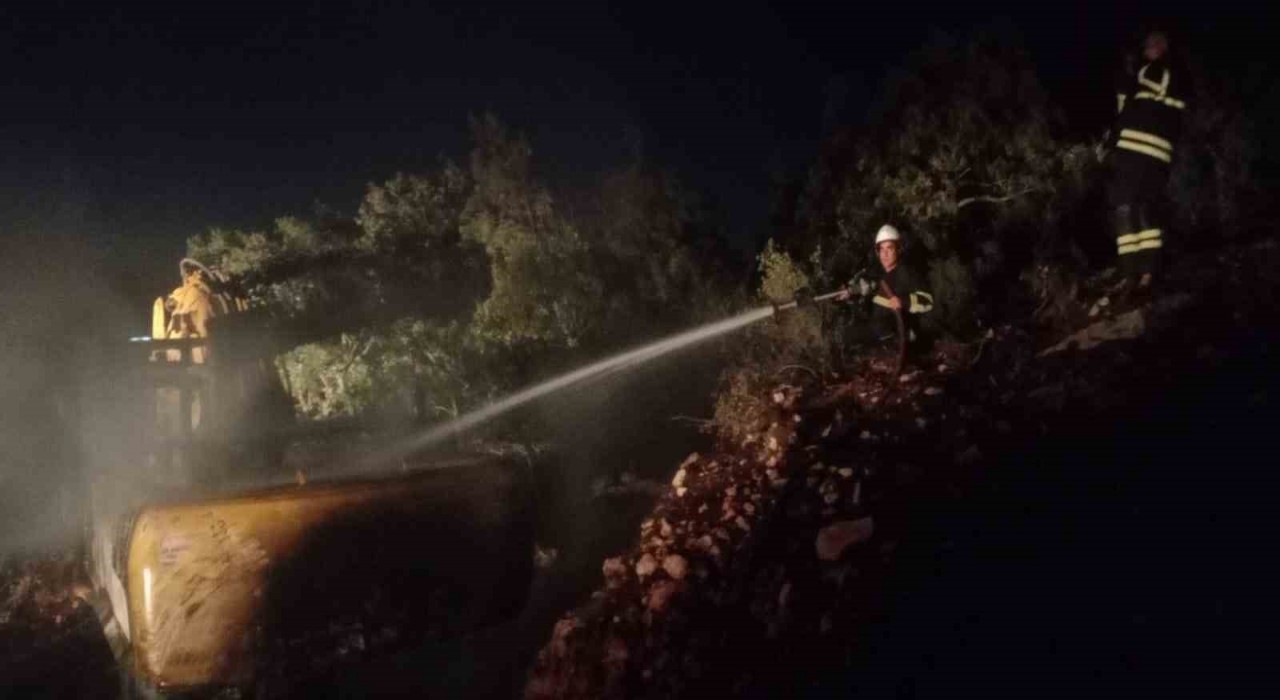 Belende iş makinesi yangını